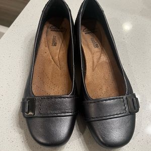 Clarks flats size 6.5